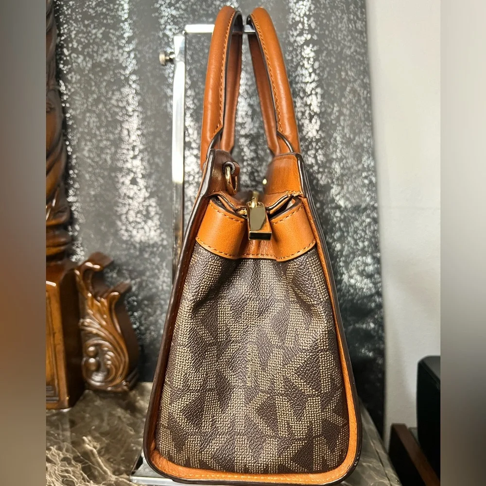 Michael Kors: Medium Selma Satchel Tote Bag in Signature Brown Logo